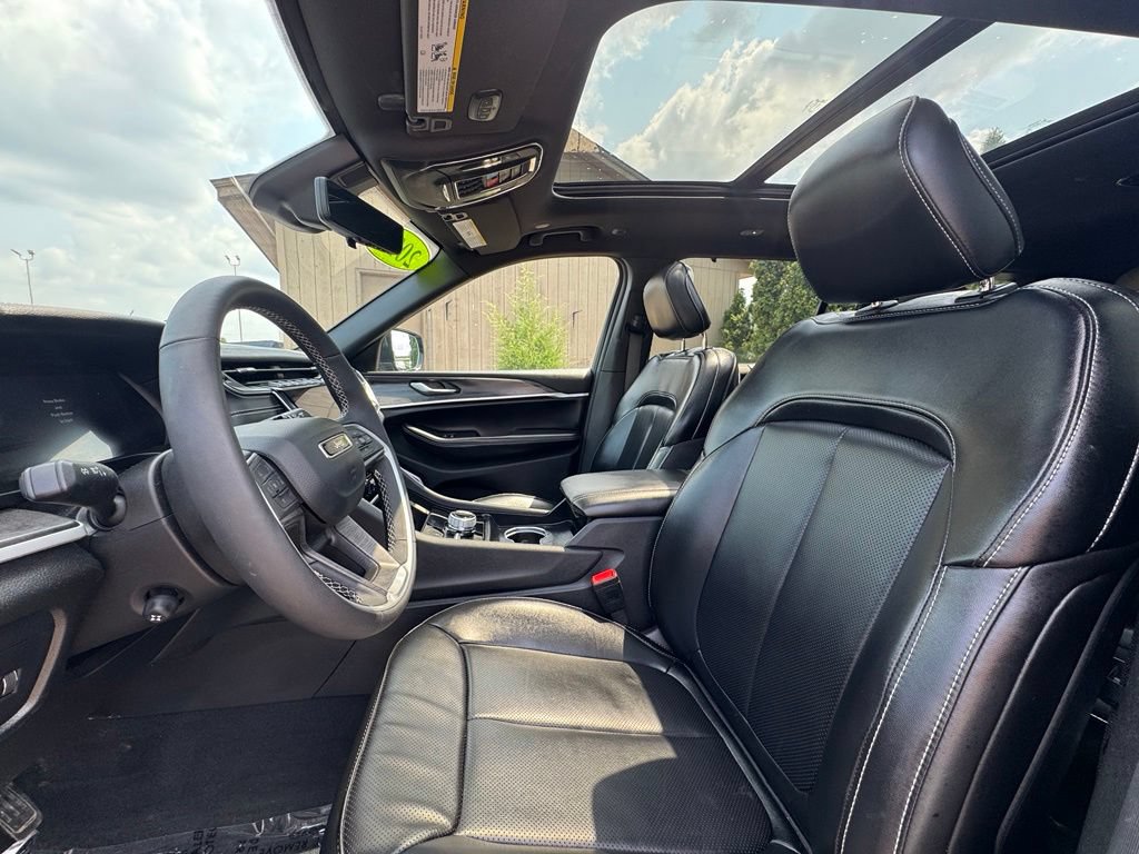 Used 2024 Jeep Grand Cherokee L Limited w/ Luxury Tech Group II AWD/4WD image 19