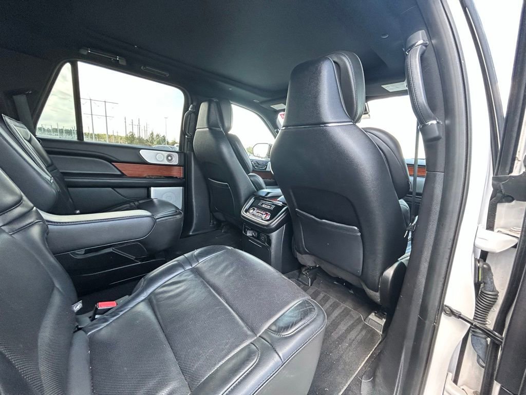 Used 2019 Lincoln Navigator L Reserve AWD/4WD image 17