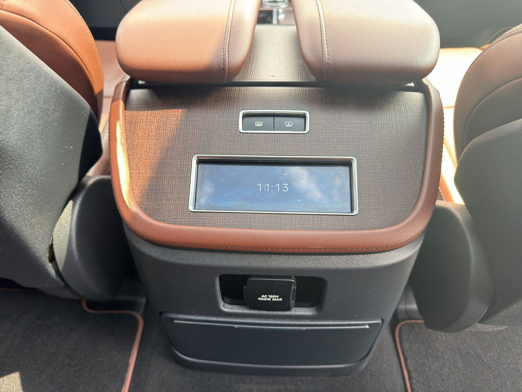 Used 2025 Lincoln Navigator Reserve AWD/4WD image 23
