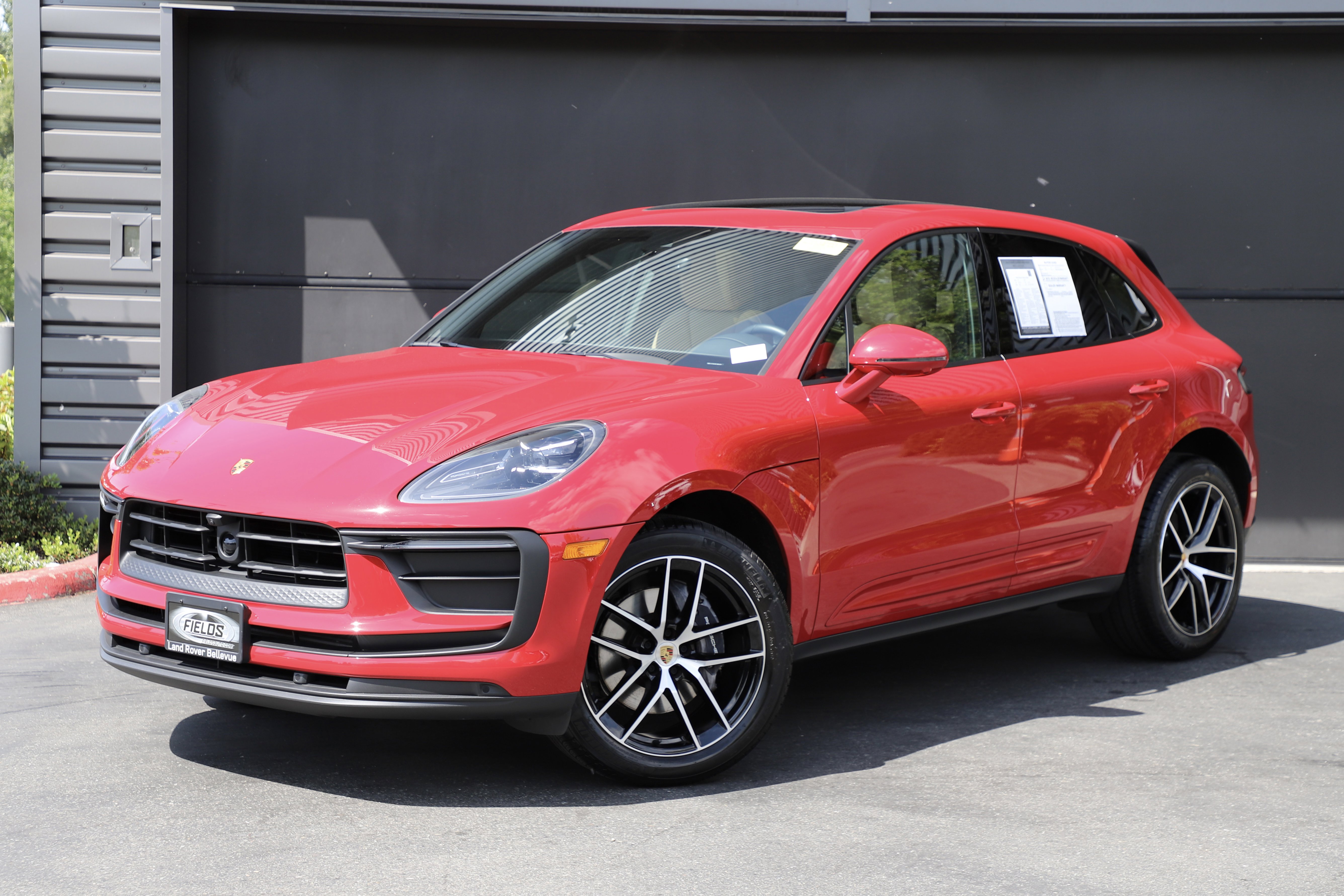 Used 2025 Porsche Macan AWD/4WD video 1