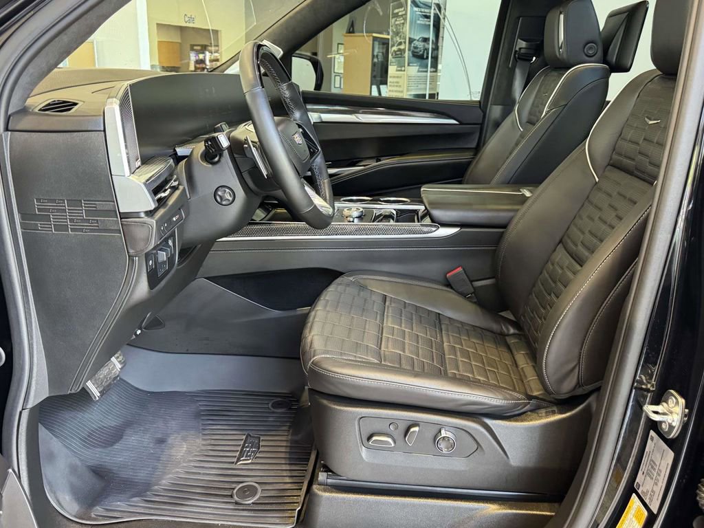 Used 2025 Cadillac Escalade V w/ LPO, ONYX Package AWD/4WD image 29
