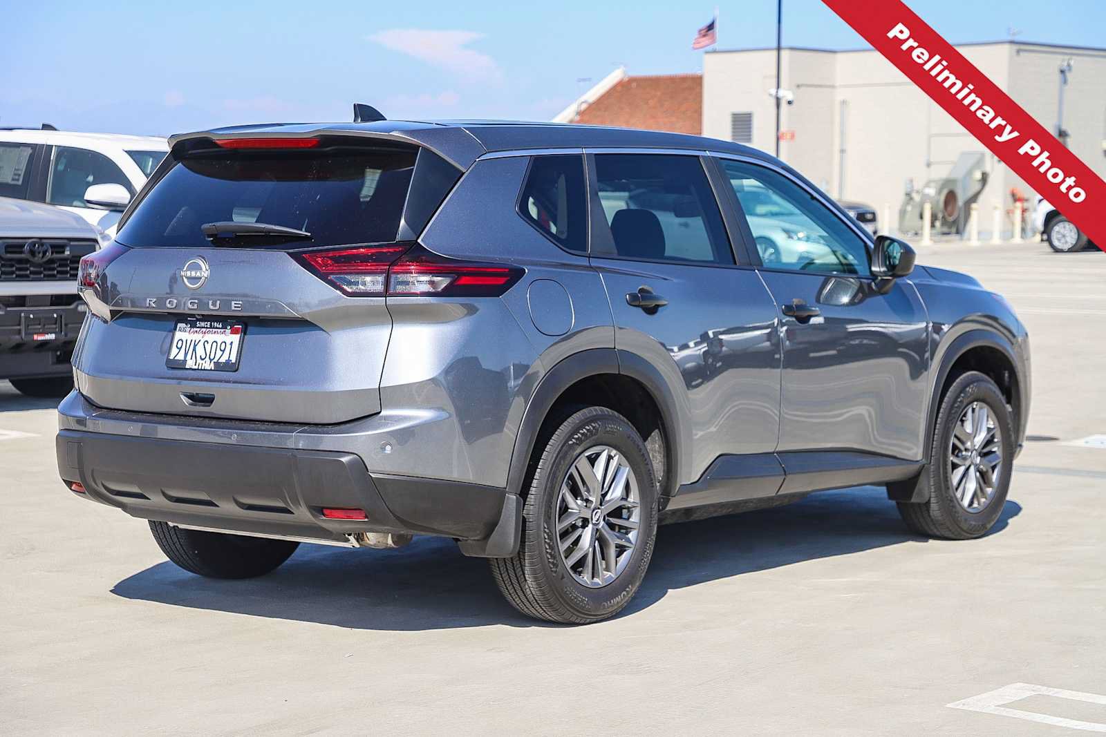 Used 2025 Nissan Rogue S FWD image 6