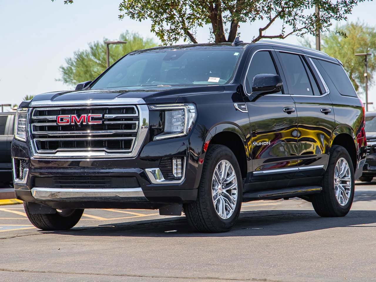 Used 2023 GMC Yukon SLT w/ SLT Luxury Package image 1