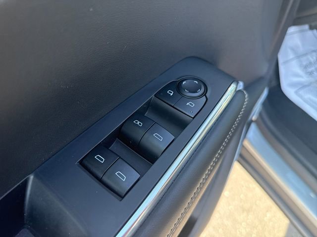 Used 2025 GMC Acadia Elevation AWD/4WD image 11