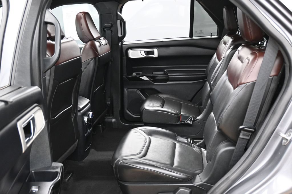 Used 2021 Ford Explorer Platinum w/ Premium Technology Package AWD/4WD image 31