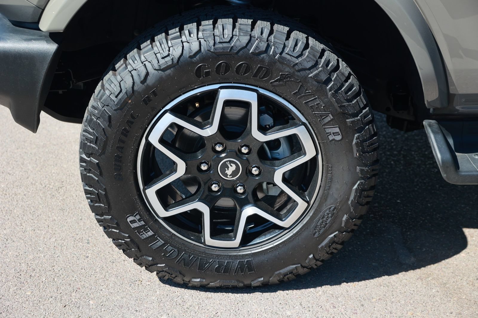 Used 2025 Ford Bronco Outer Banks AWD/4WD image 14