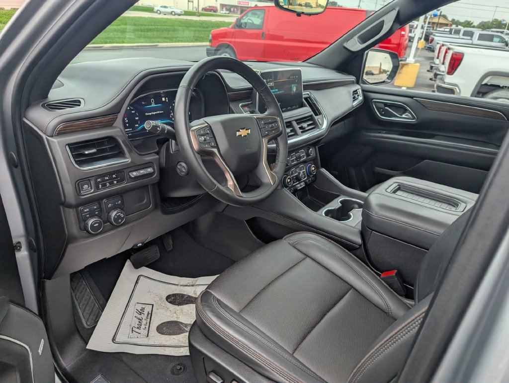 Used 2023 Chevrolet Suburban High Country w/ Premium Package 2 AWD/4WD image 12