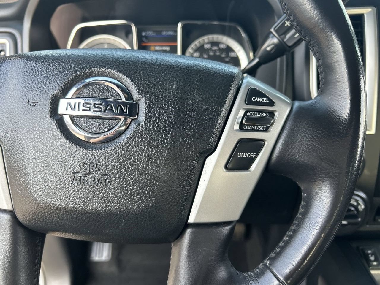 Used 2019 Nissan Titan SL w/ Midnight Edition AWD/4WD image 21