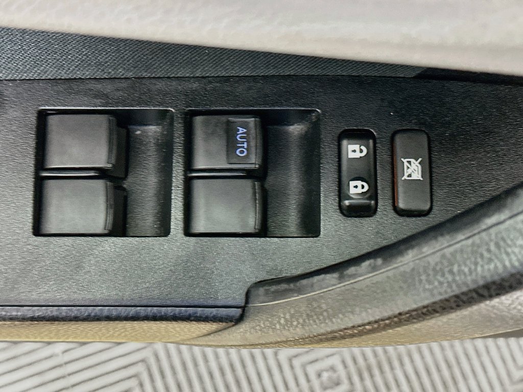Used 2018 Toyota Corolla LE FWD image 20