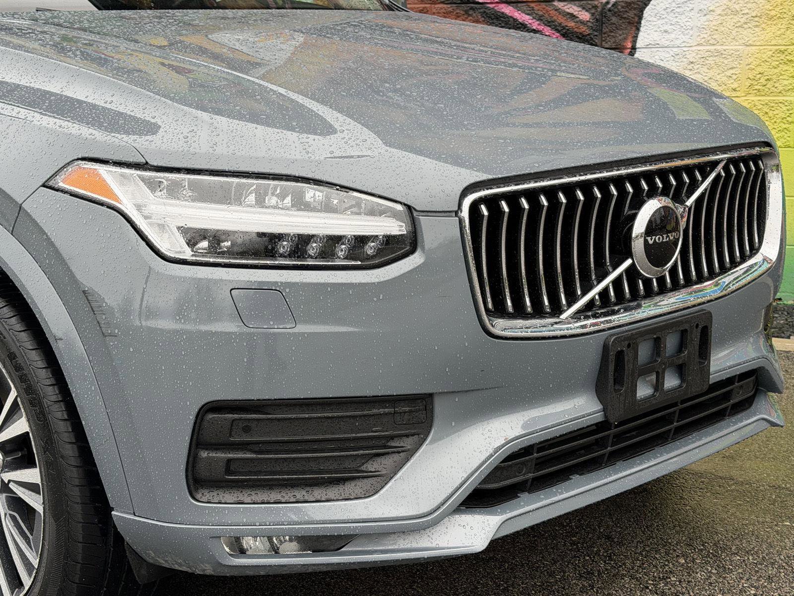 Used 2022 Volvo XC90 T6 Momentum w/ Climate Package AWD/4WD image 3