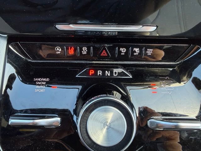 Used 2025 Jeep Wagoneer Series III w/ Premium Group I AWD/4WD image 37