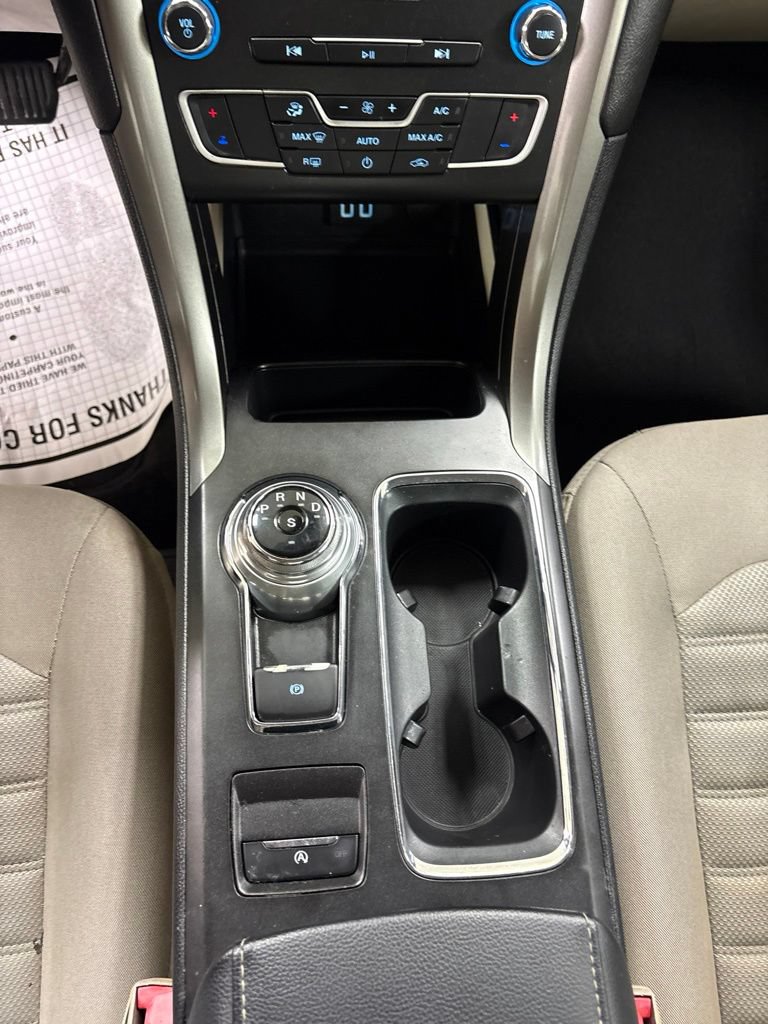 Used 2019 Ford Fusion SE FWD image 14