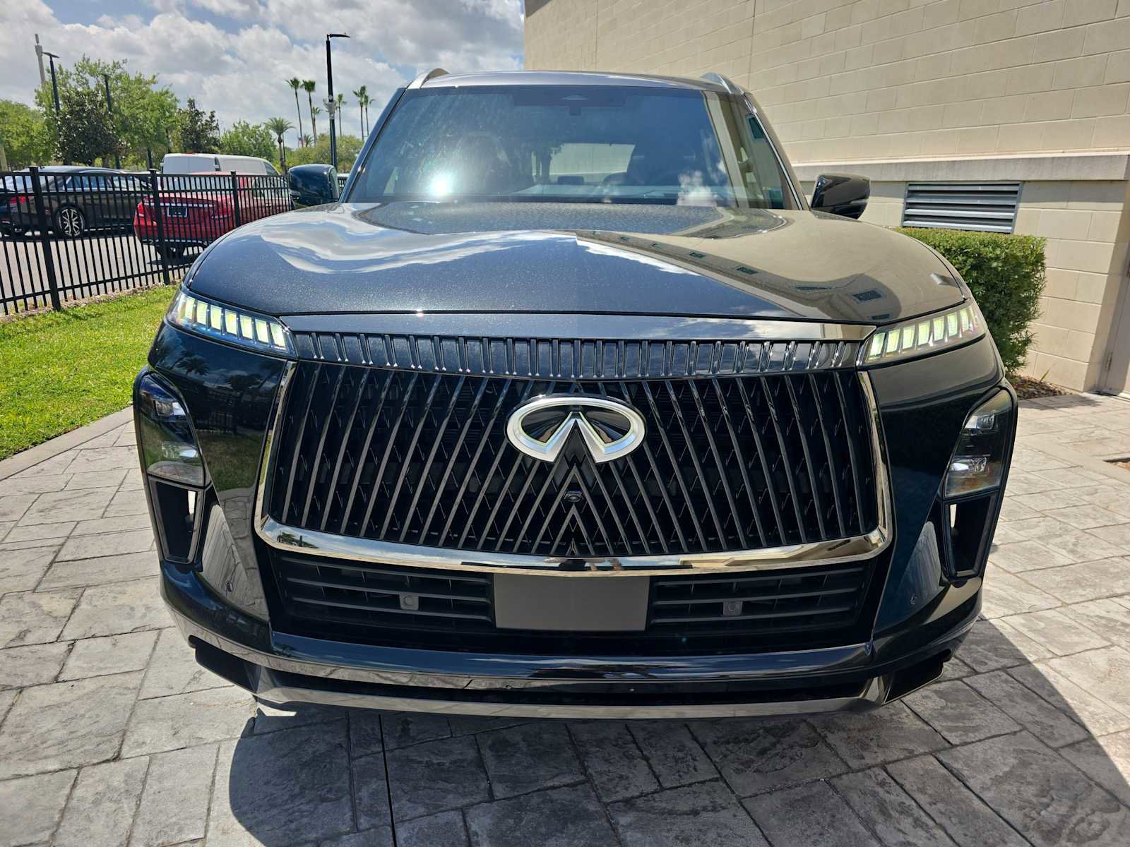 New 2026 INFINITI QX80 Autograph w/ Premium Cargo Package image 2