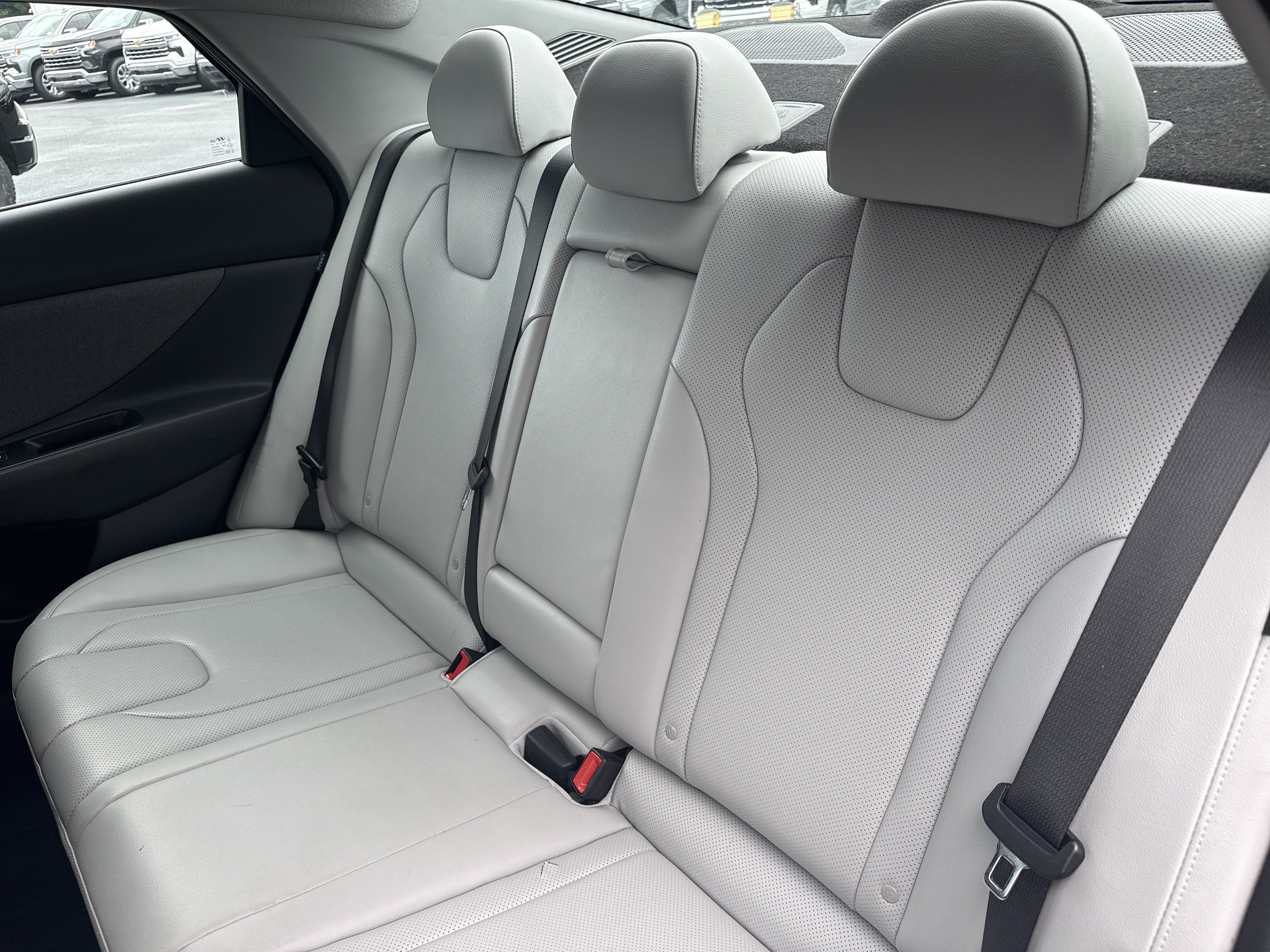 Used 2025 Hyundai Elantra Limited FWD image 30