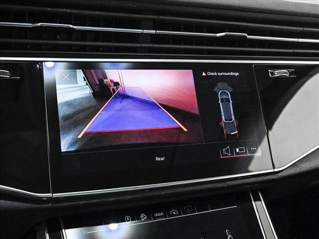 Used 2023 Audi Q8 Premium image 14