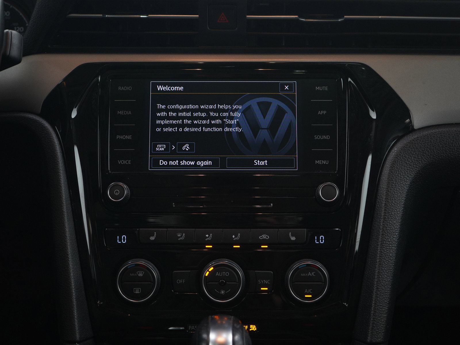 Used 2020 Volkswagen Passat 2.0T SE w/ Sunroof Package FWD image 15