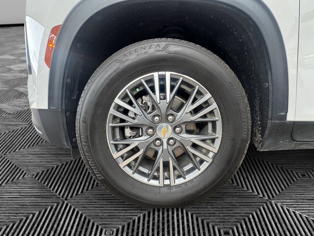 Used 2024 Chevrolet Traverse LS FWD image 9