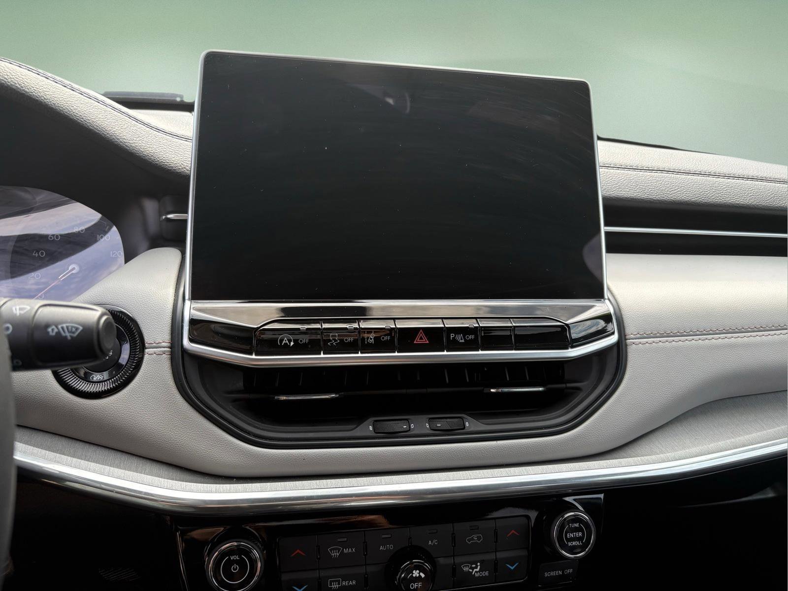 Used 2024 Jeep Compass Limited image 25