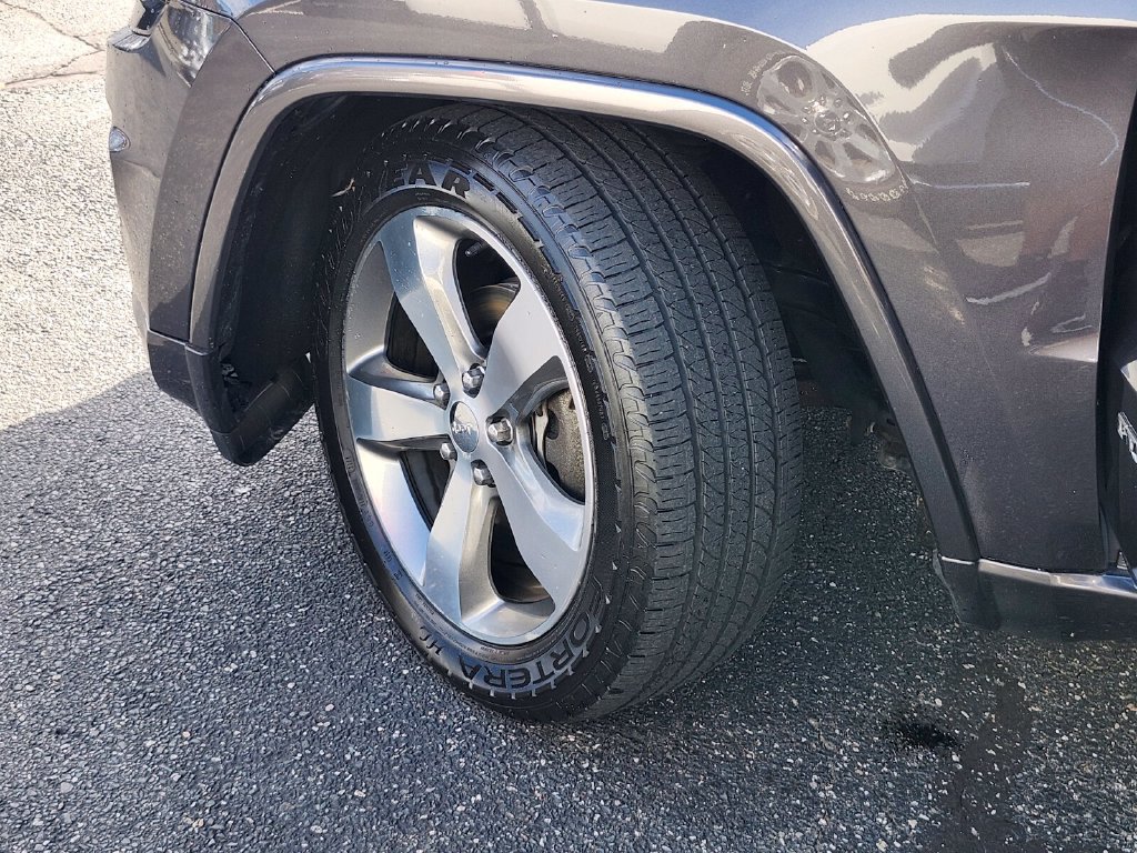 Used 2015 Jeep Grand Cherokee Overland w/ Advanced Technology Group AWD/4WD image 33