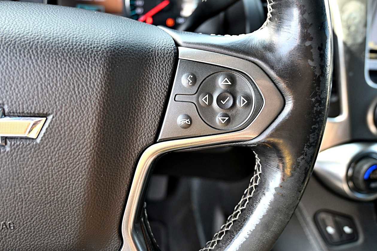 Used 2019 Chevrolet Suburban LT image 25