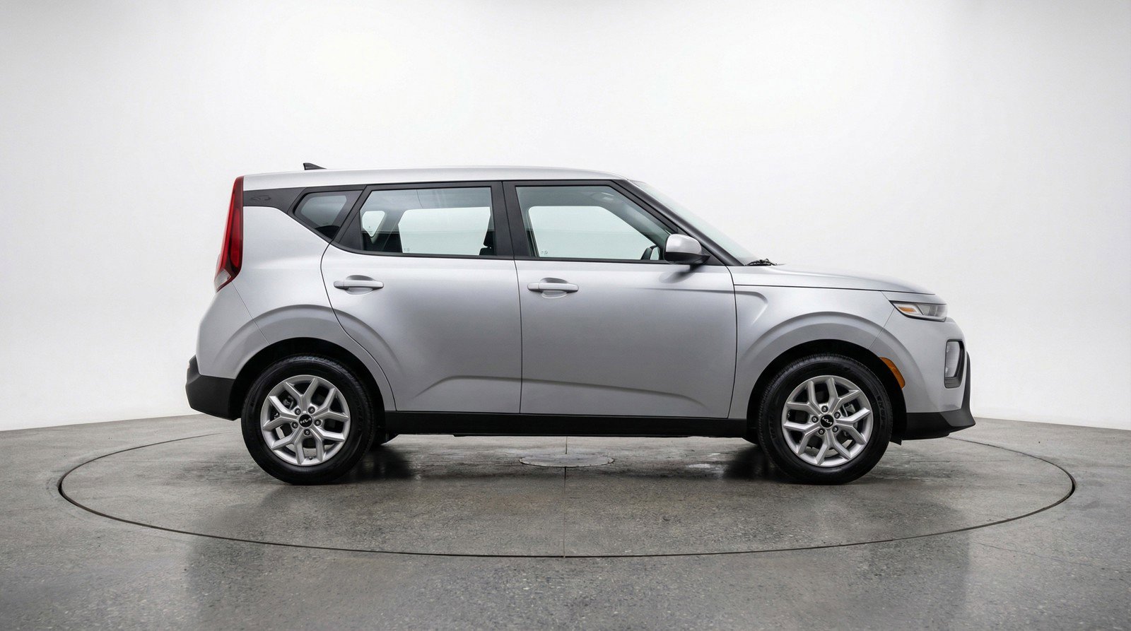 Used 2025 Kia Soul LX w/ LX Technology Package FWD image 11