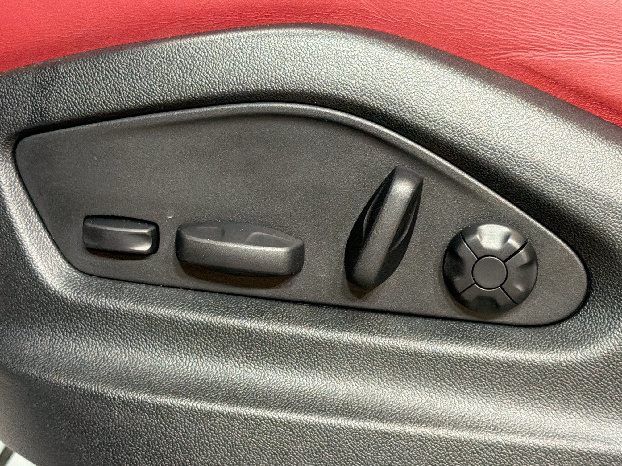 Certified 2023 Porsche Cayenne GTS AWD/4WD image 26