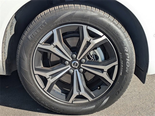 Used 2022 Volvo XC60 B5 Momentum w/ Advanced Package image 11