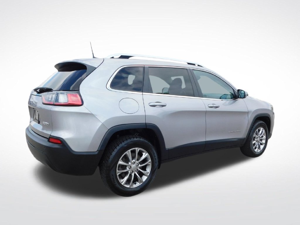 Used 2021 Jeep Cherokee Latitude Plus w/ Mopar Interior Package AWD/4WD image 3