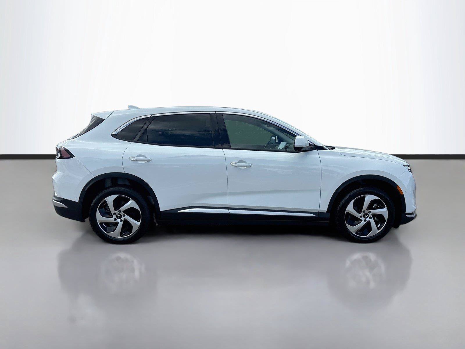 New 2027 VinFast VF 8 Eco AWD/4WD image 8