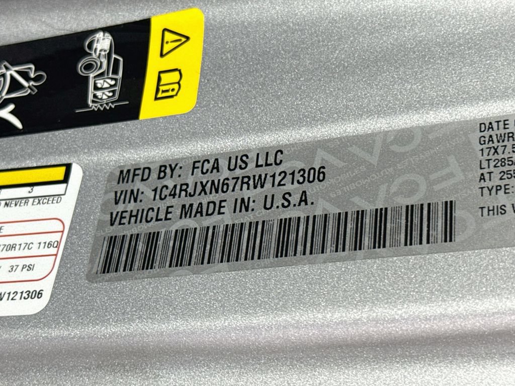 Used 2024 Jeep Wrangler Unlimited AWD/4WD image 32