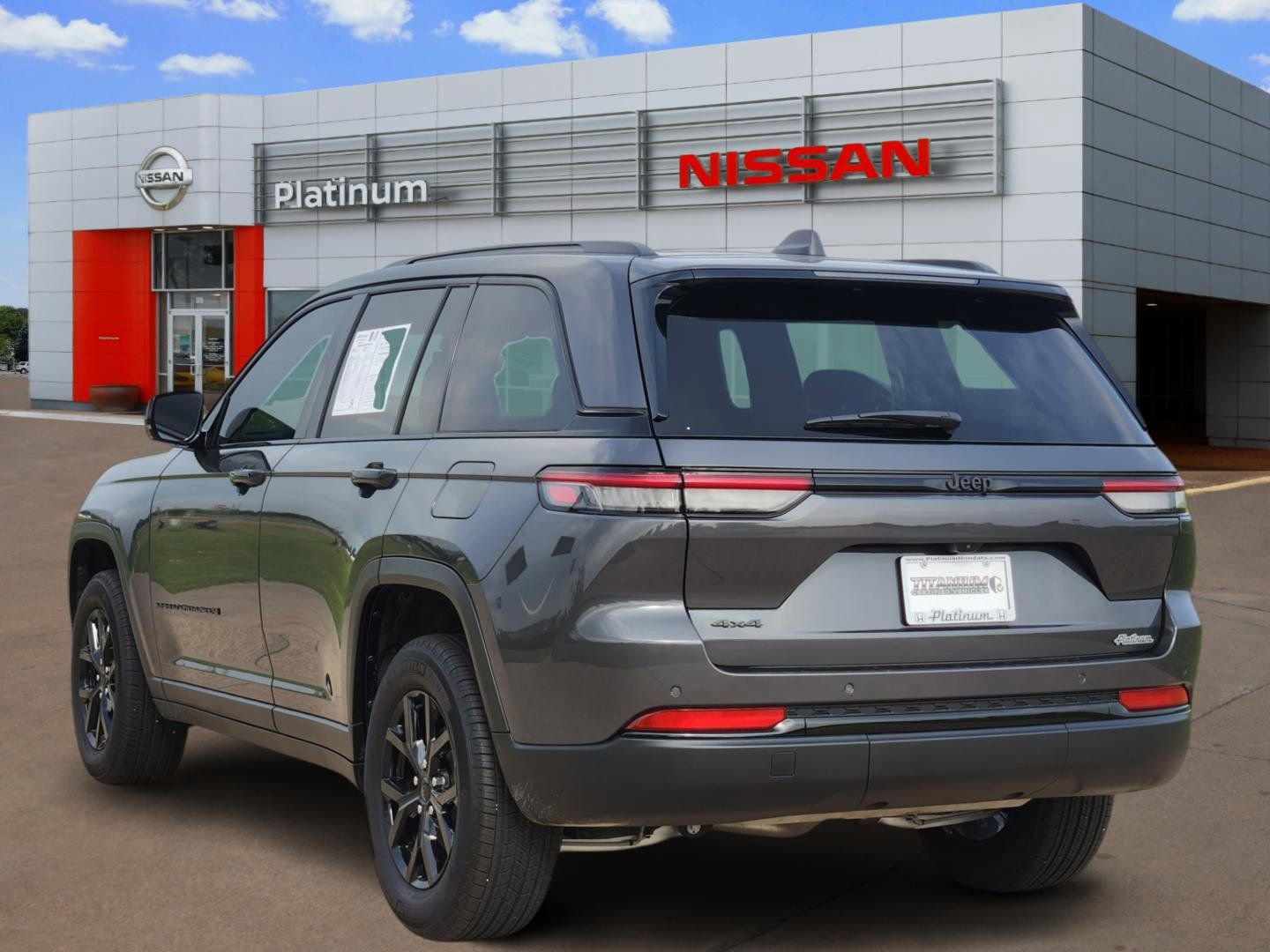 Used 2025 Jeep Grand Cherokee 4WD image 5