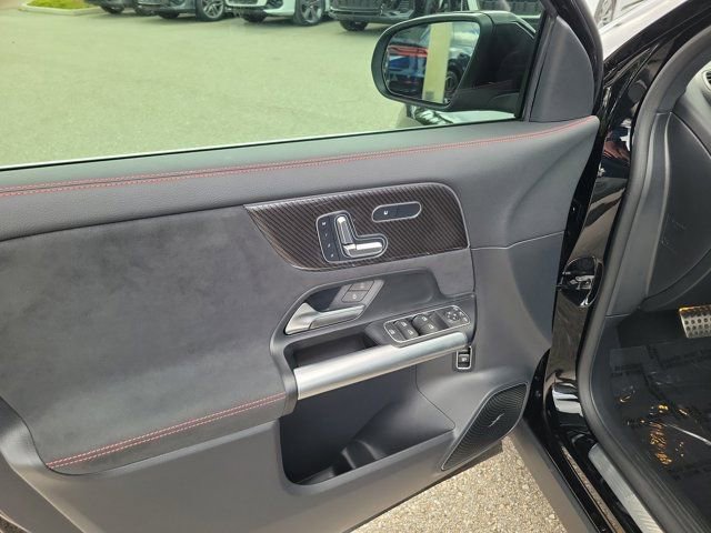 Used 2025 Mercedes-Benz GLA 35 AMG 4MATIC image 22