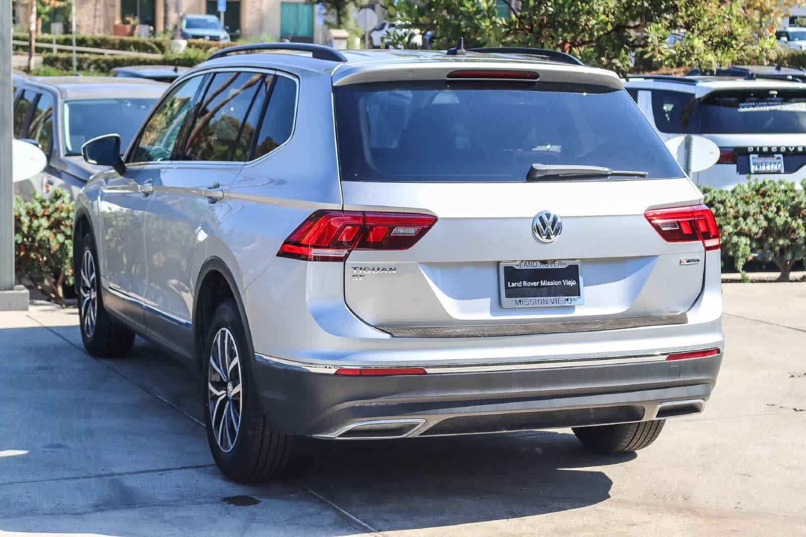 Used 2020 Volkswagen Tiguan SE w/ Panoramic Sunroof Package AWD/4WD image 4