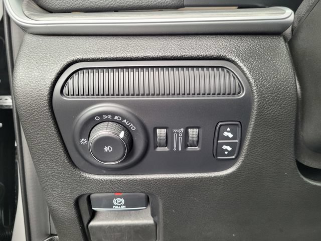 Certified 2023 Jeep Wagoneer L Series II AWD/4WD image 13
