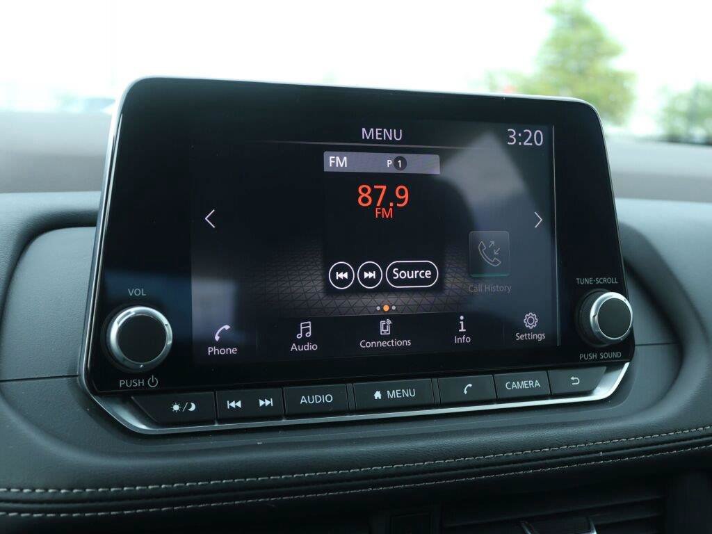 Used 2023 Nissan Rogue S AWD/4WD image 23