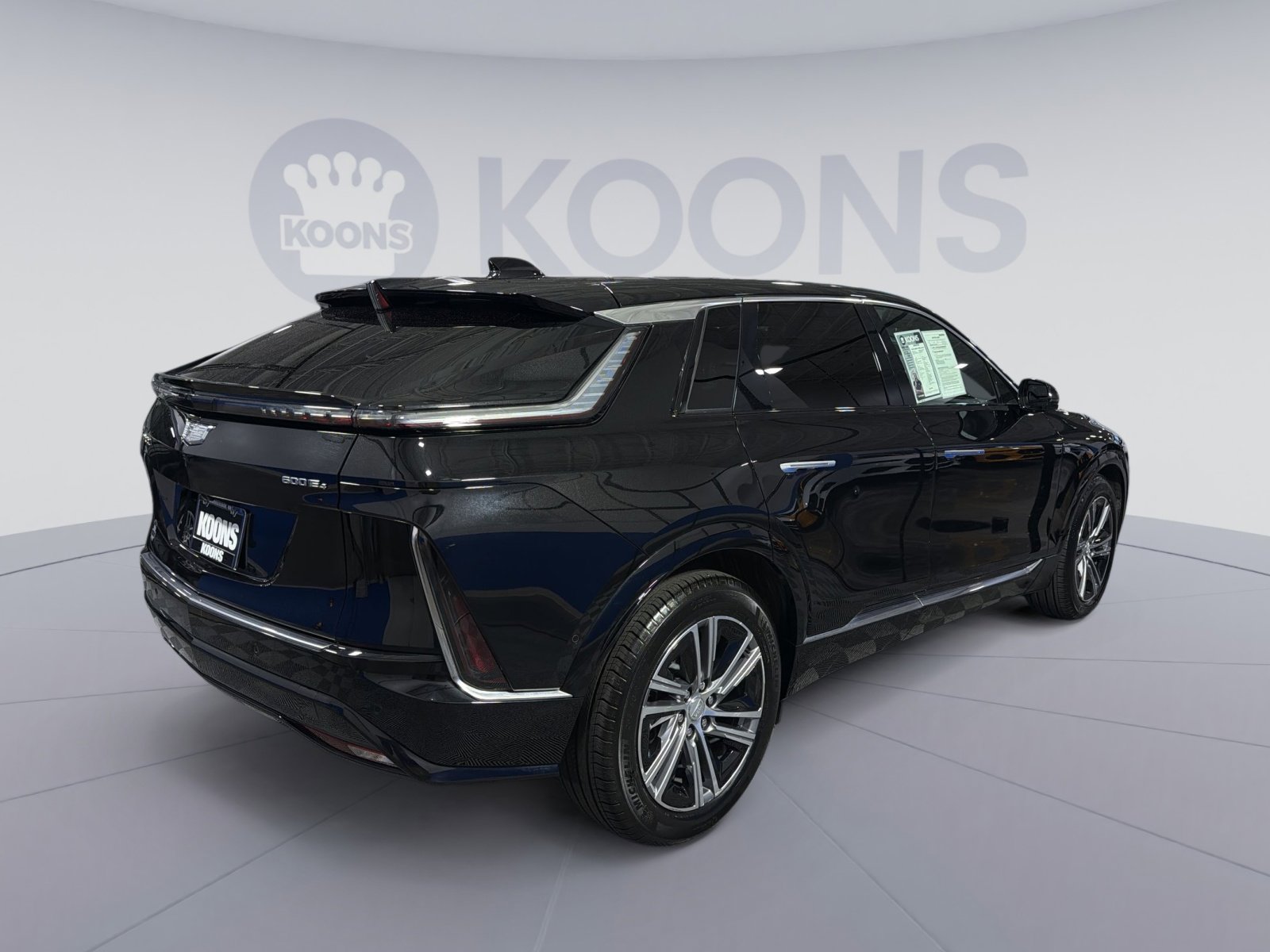 Used 2025 Cadillac Lyriq Luxury w/ LPO, Floor Liner Package AWD/4WD image 7