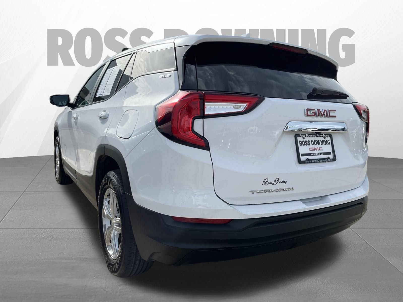 Used 2024 GMC Terrain SLE FWD image 6
