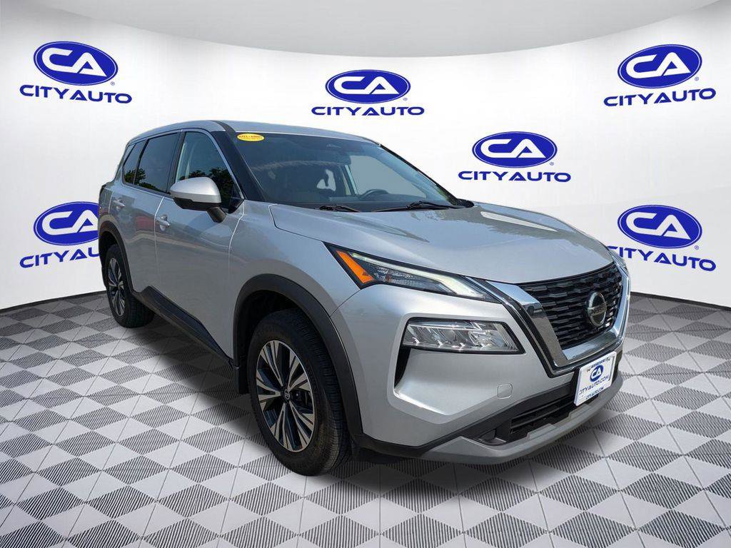 Used 2021 Nissan Rogue SV image 2