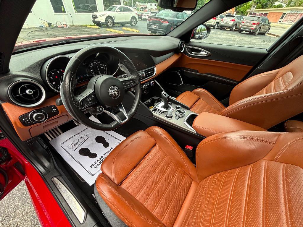 Used 2020 Alfa Romeo Giulia Ti Sport w/ Quick Order Package 22S Sport AWD/4WD image 13