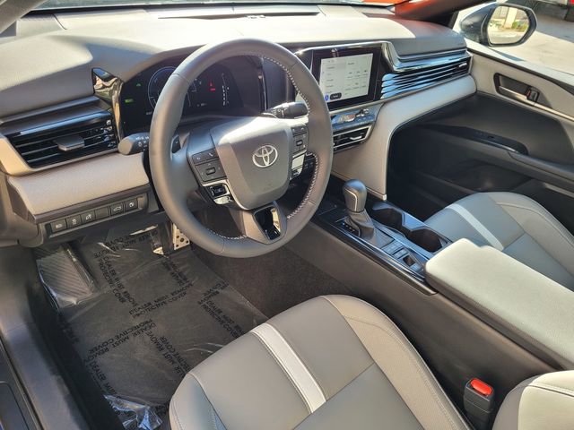 Used 2025 Toyota Camry SE image 7