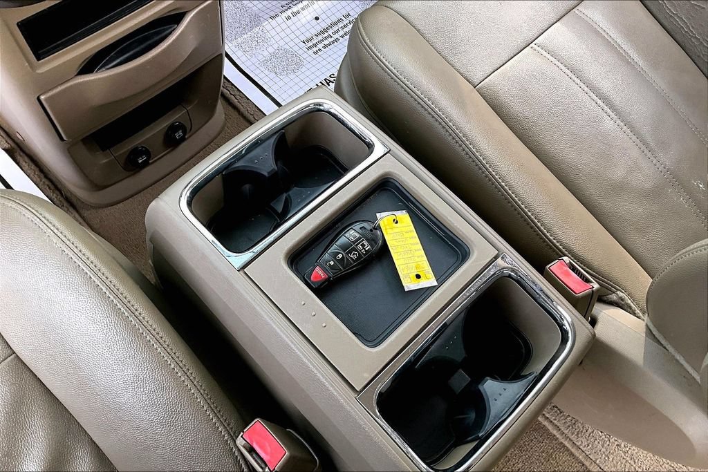 Used 2014 Chrysler Town & Country Touring FWD image 10