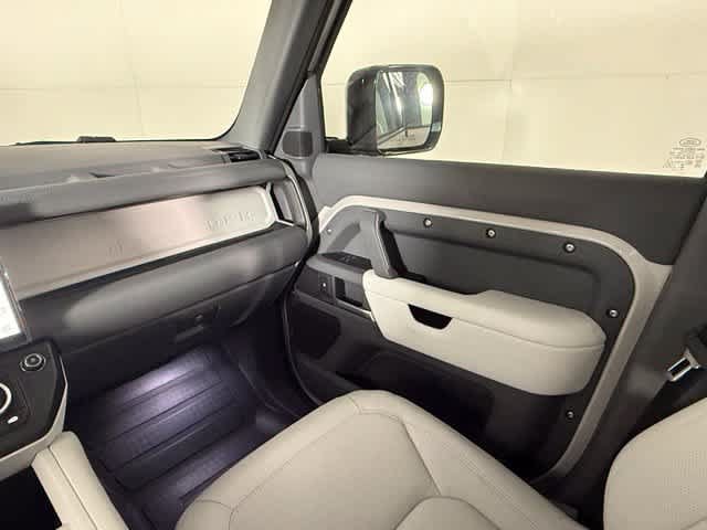New 2026 Land Rover Defender 110 X-Dynamic SE AWD/4WD image 18