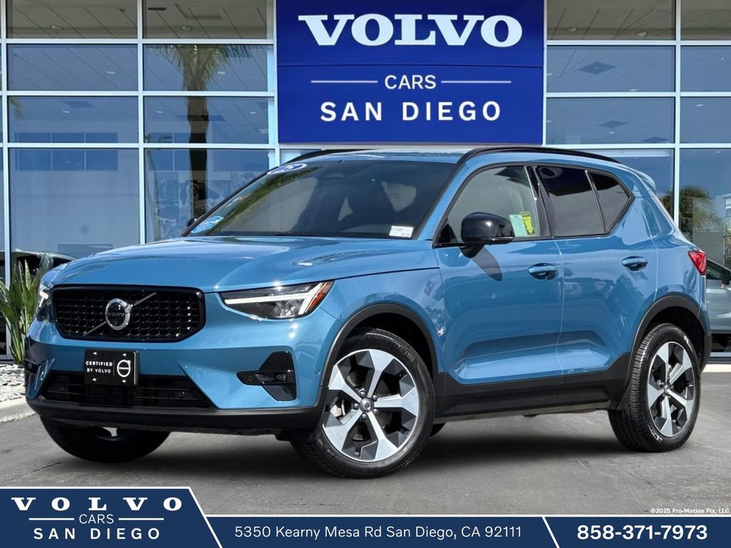 Certified 2025 Volvo XC40 B5 Plus image 1