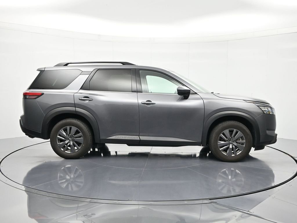 Used 2024 Nissan Pathfinder SV image 5