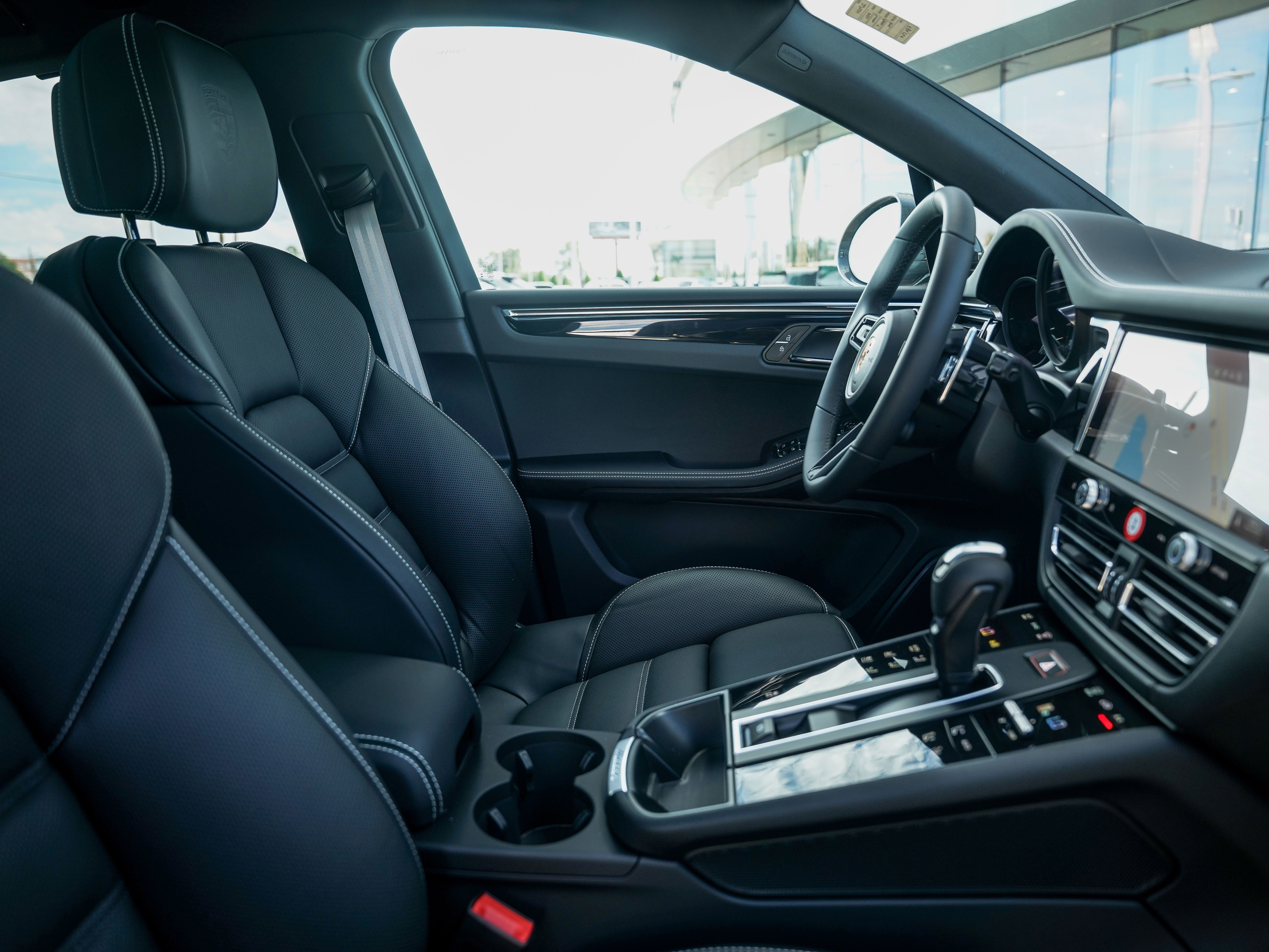 New 2026 Porsche Macan Turbo image 33