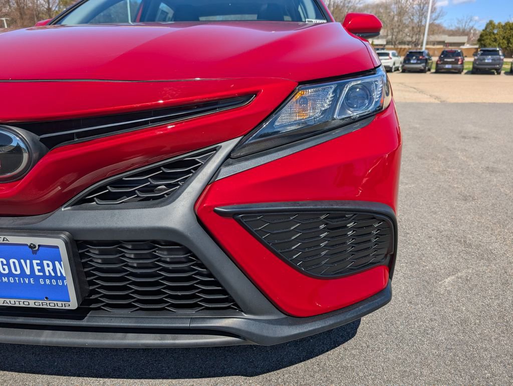 Used 2022 Toyota Camry SE w/ Cold Weather Package AWD/4WD image 11