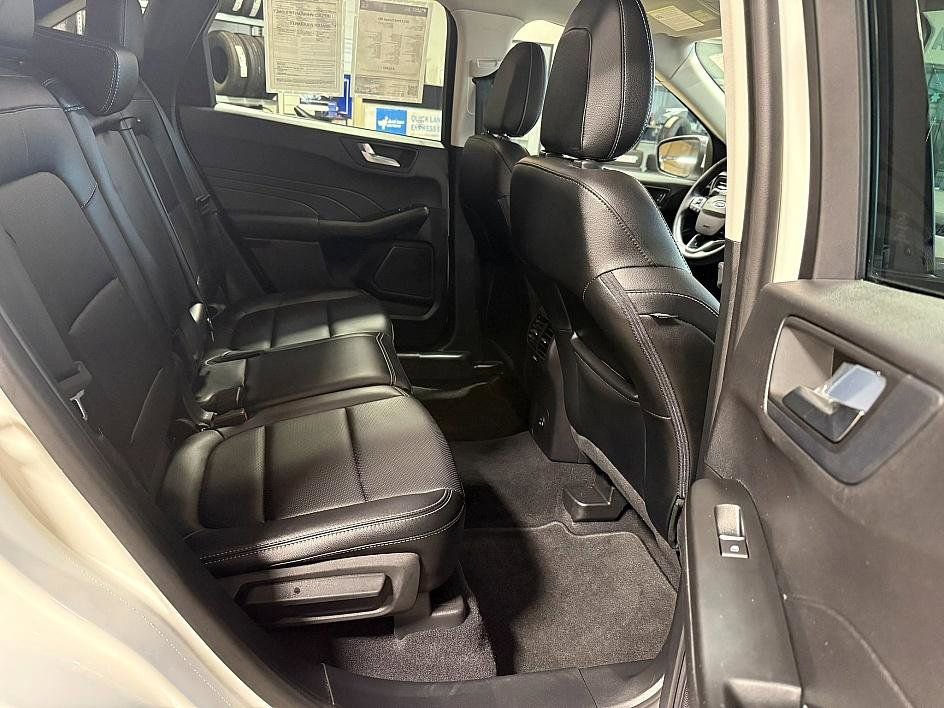Used 2022 Ford Escape SEL image 23