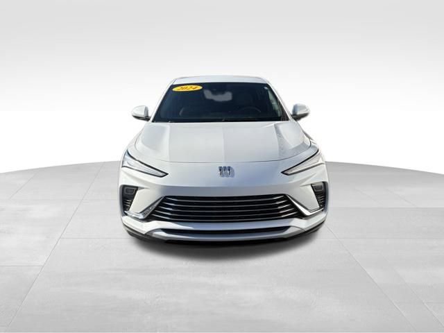 Used 2024 Buick Envista Preferred w/ Convenience II Package image 2