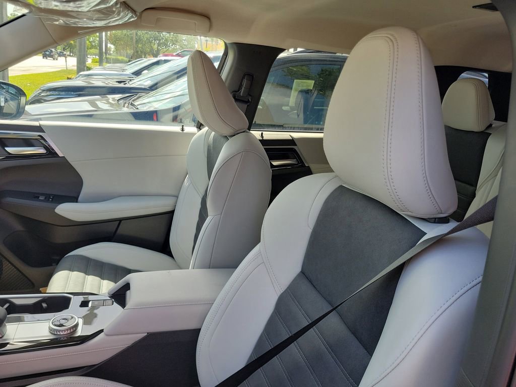 New 2025 Mitsubishi Outlander SE image 10