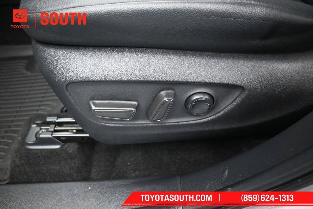 Used 2023 Toyota Highlander XLE AWD/4WD image 24